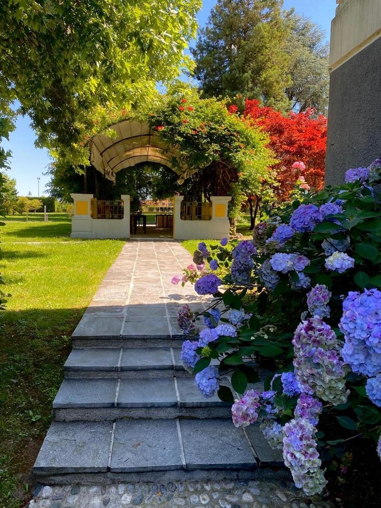 Hotel Villa Malpensa Vizzola Ticino Exterior foto