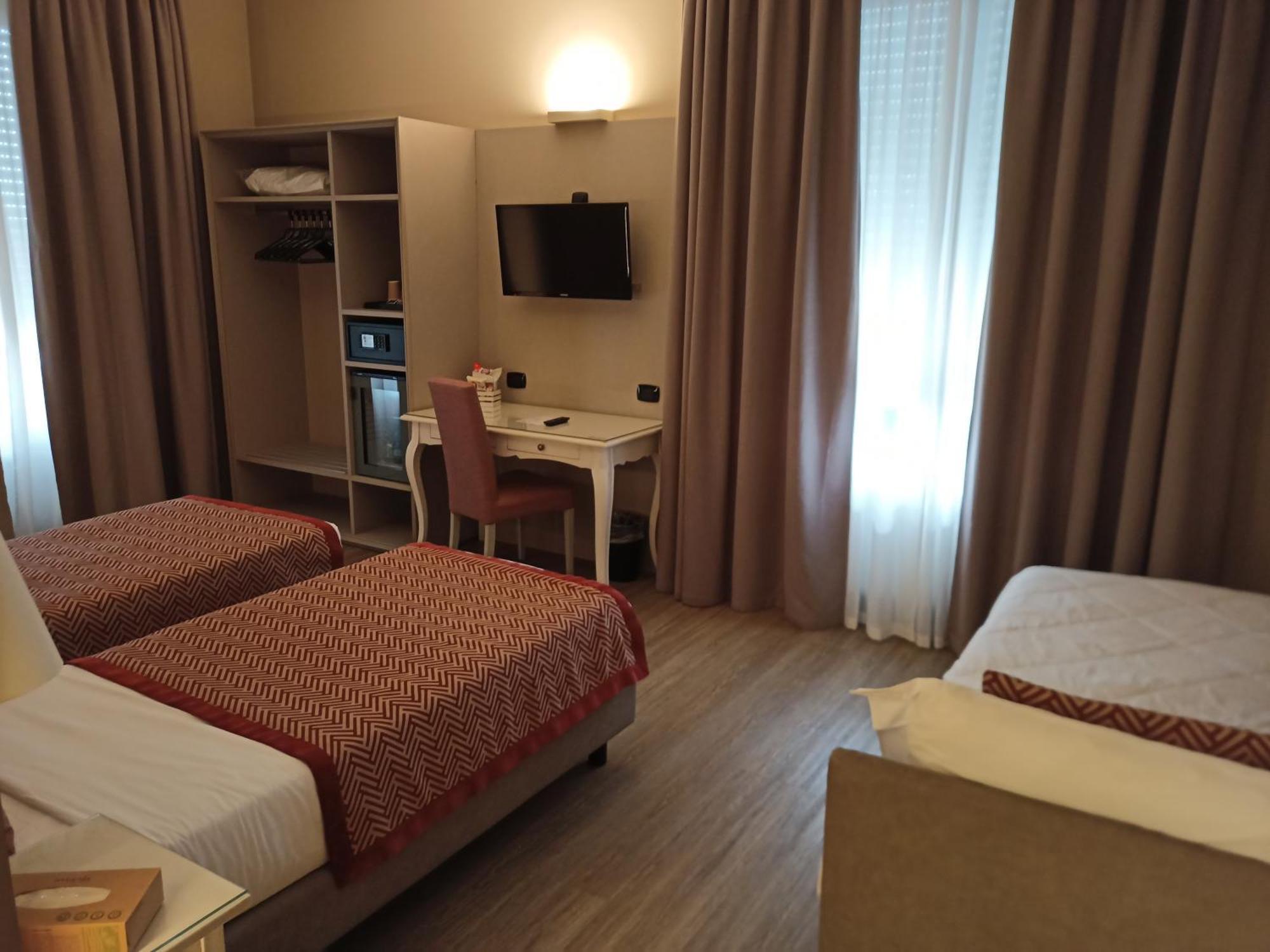 Hotel Villa Malpensa Vizzola Ticino Exterior foto