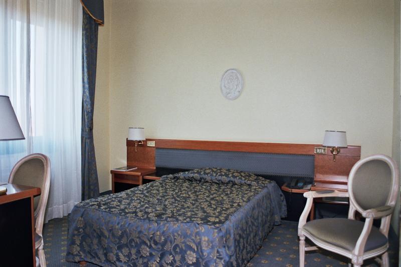 Hotel Villa Malpensa Vizzola Ticino Zimmer foto